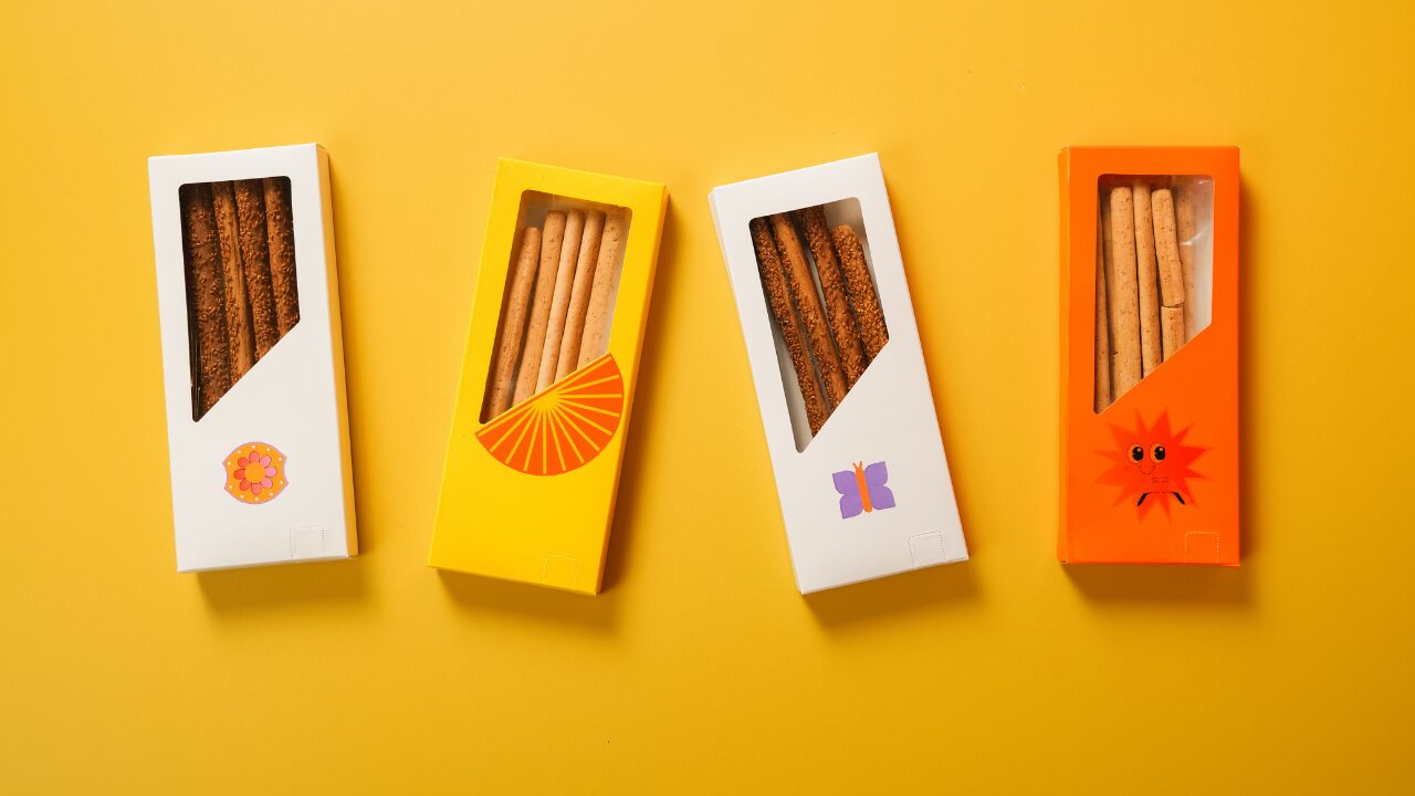 お菓子を見たら、すぐ買う家族