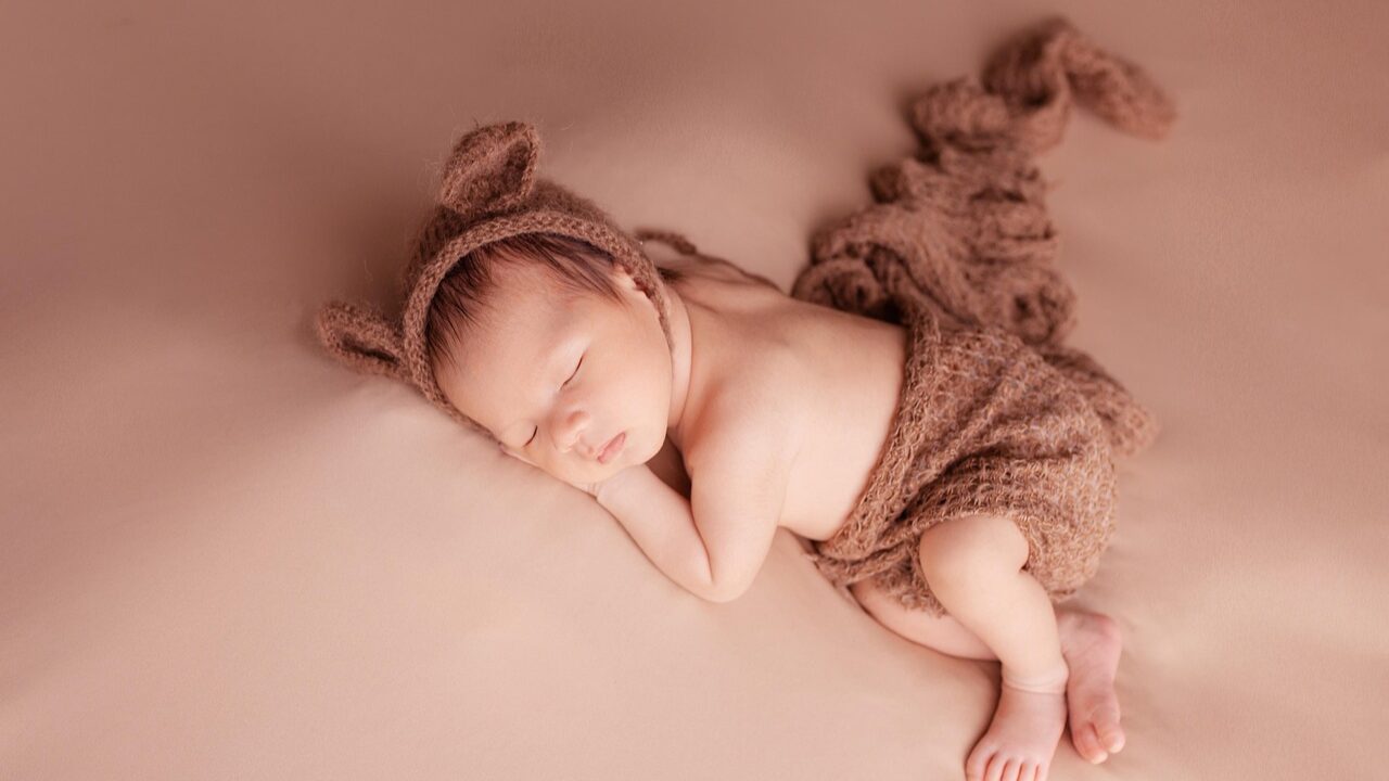 しっぽの生えた赤ちゃんが生まれる